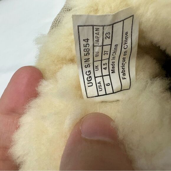 UGG Classic Mini light brown genuine sheepskin low boots booties women’s 6 - Picture 9 of 9